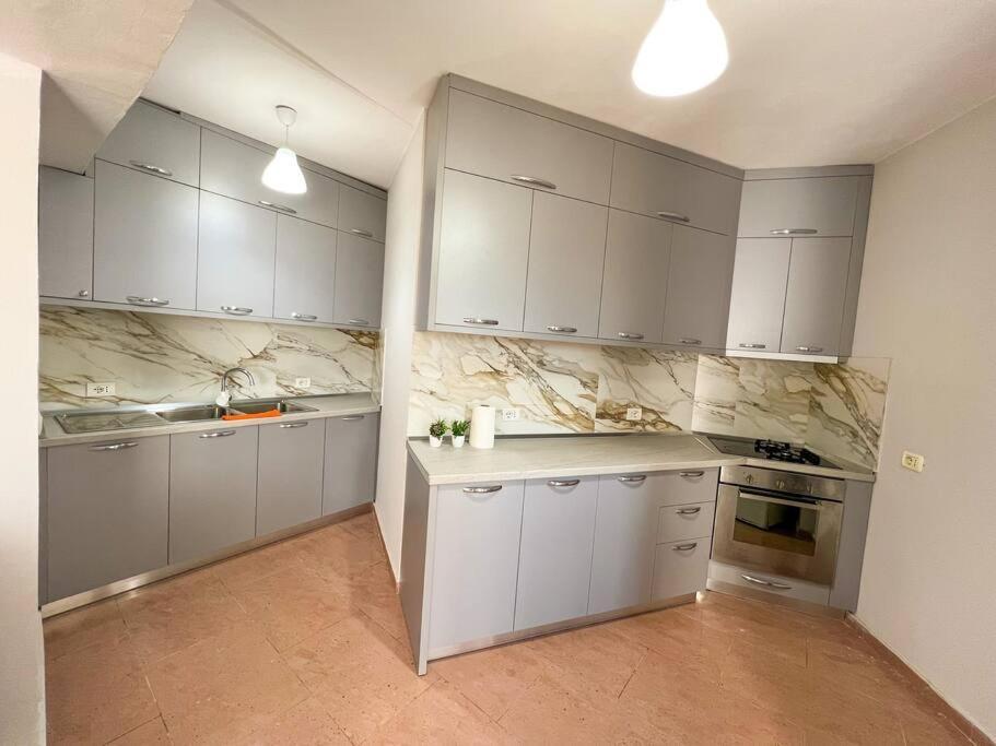 Scanderbeg Square 2Br Apt Tirana Exterior foto